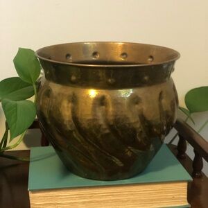 Elegant Brass Pot 7.5’ Planter